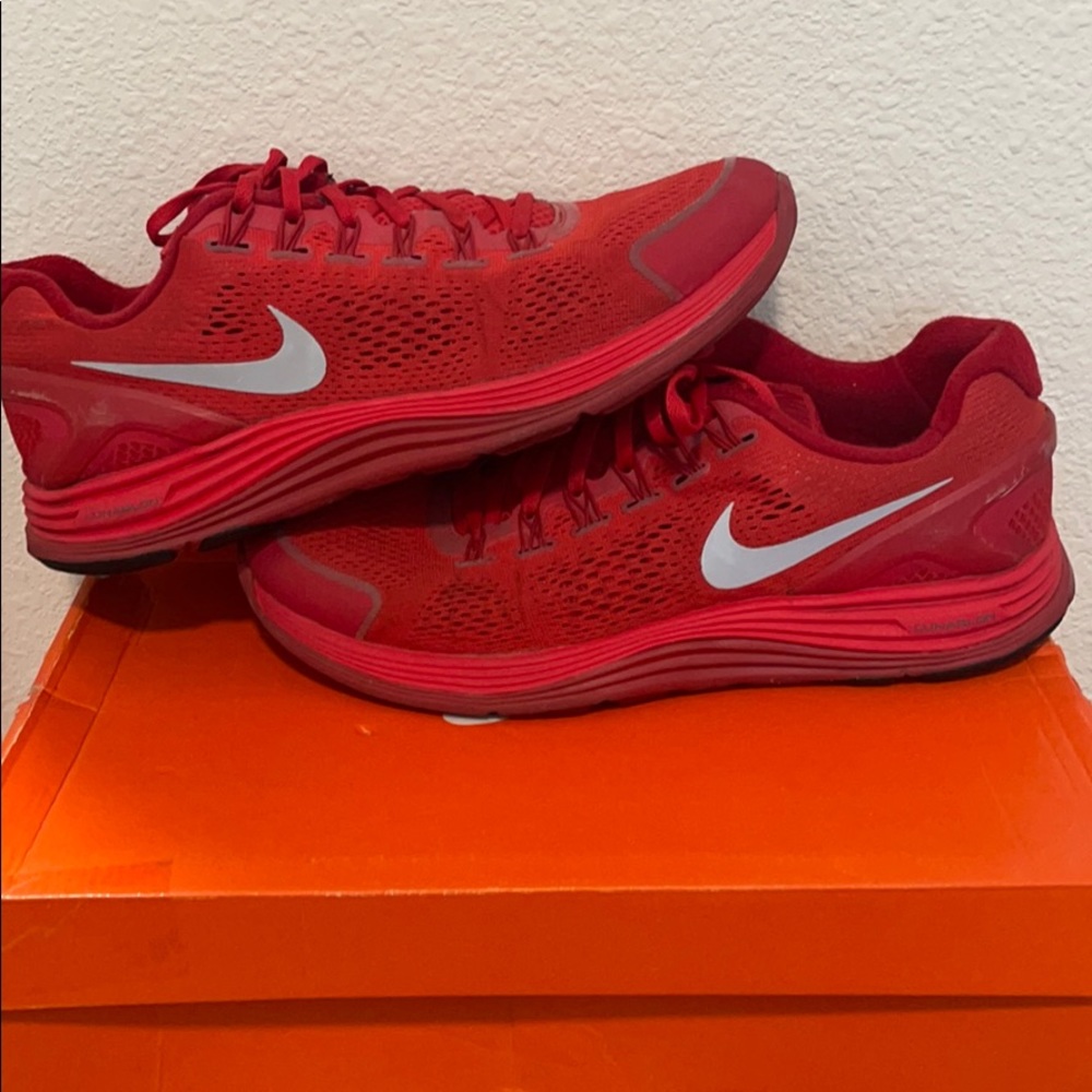 RED NIKE SIZE 11 lunarglide +4